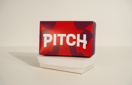 Kemasan lunchbox Ivory custom berbahan kertas food grade, desain bisa disesuaikan dengan branding usaha.